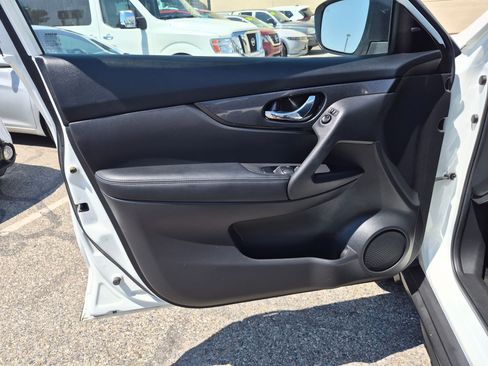 Used 2019 Nissan Rogue SV AWD/4WD image 14