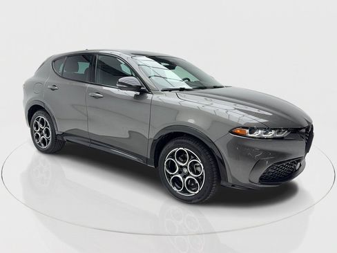 New 2025 Alfa Romeo Tonale w/ Premium Package AWD/4WD image 2