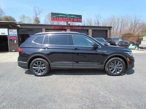 Used 2022 Volkswagen Tiguan SE image 8