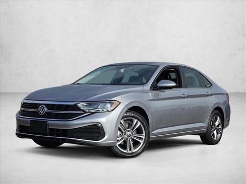 Used 2024 Volkswagen Jetta SE image 1