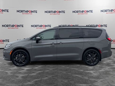 Used 2023 Chrysler Pacifica Touring-L w/ S Appearance Package AWD/4WD image 3
