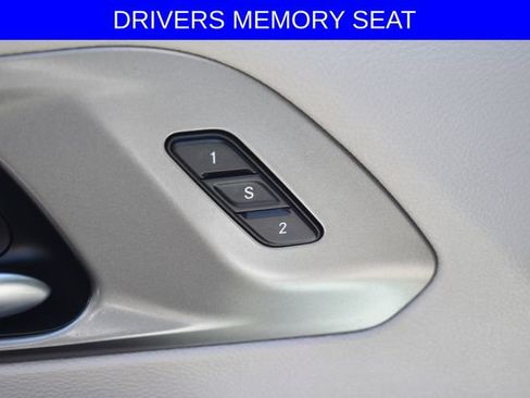 Used 2020 Chrysler Pacifica Touring-L FWD image 5