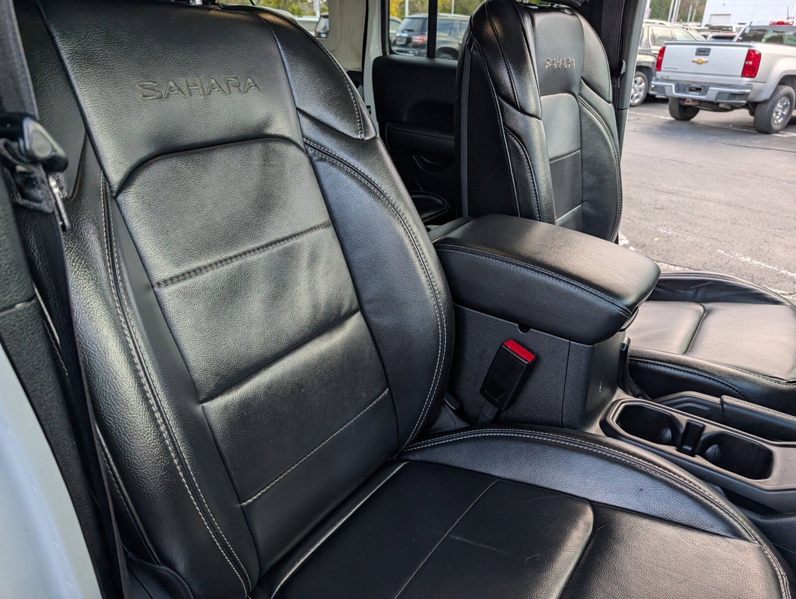 Used 2023 Jeep Wrangler Unlimited Sahara AWD/4WD image 27