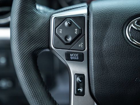 Certified 2022 Toyota Tacoma SR5 AWD/4WD image 29