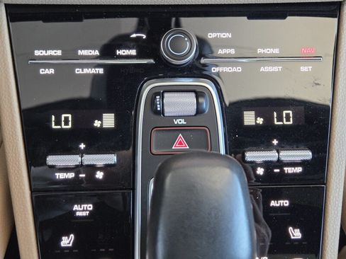 Used 2022 Porsche Cayenne Platinum Edition AWD/4WD image 32