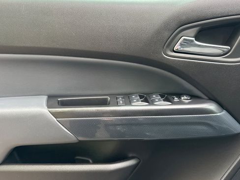 Used 2019 Chevrolet Colorado Z71 AWD/4WD image 12