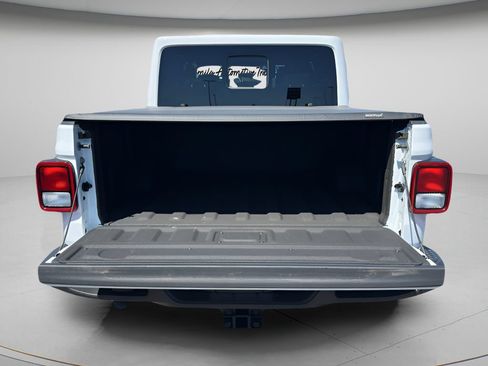 Used 2024 Jeep Gladiator Sport AWD/4WD image 9