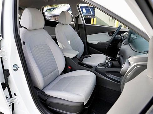 Certified 2023 Hyundai Kona SEL AWD/4WD image 12
