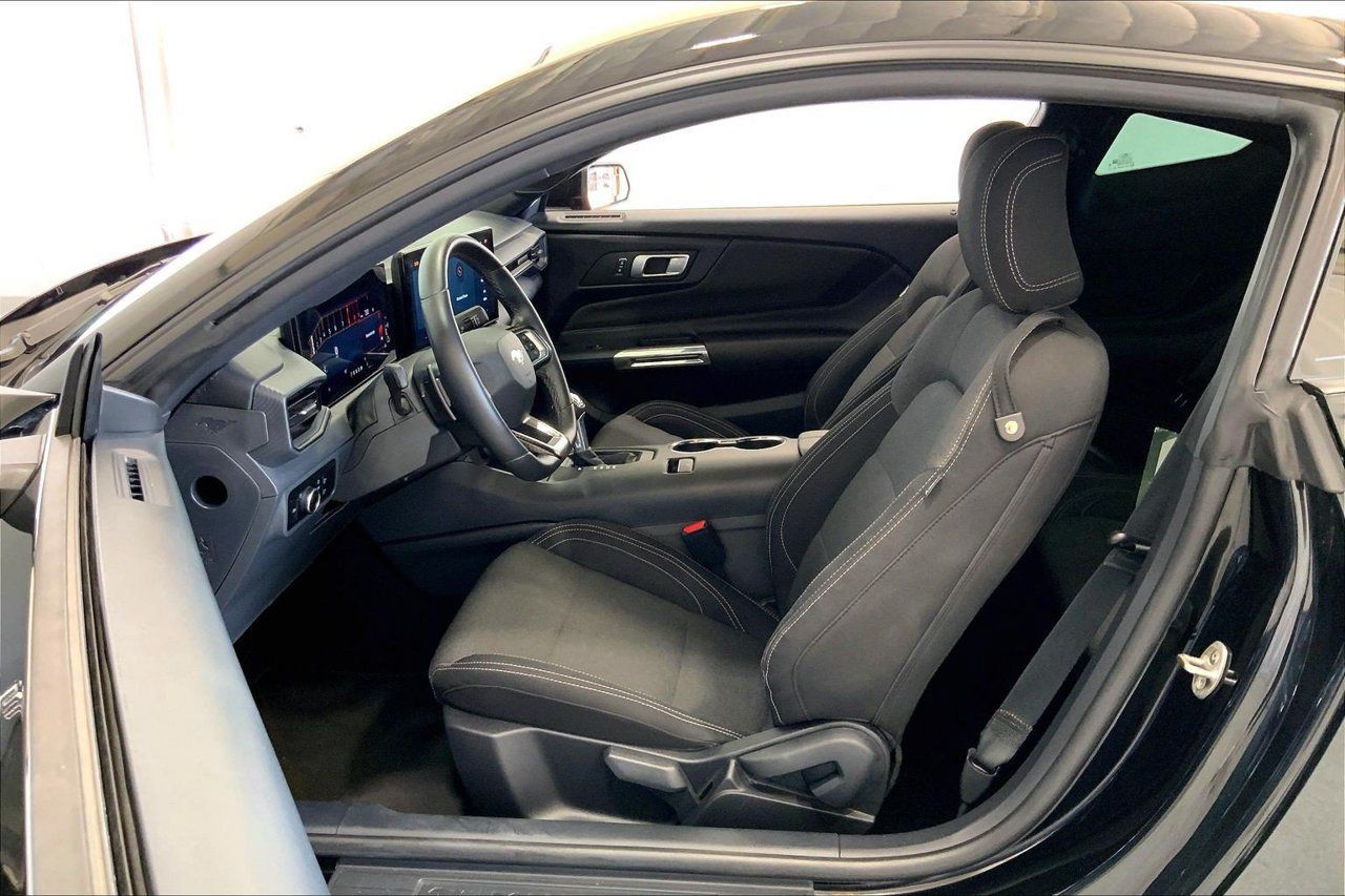 Used 2024 Ford Mustang GT RWD image 17