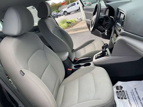 Used 2017 Hyundai Elantra SE FWD image 14