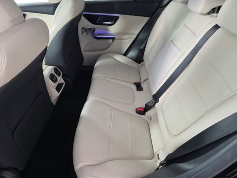 Used 2025 Mercedes-Benz GLC 300 image 14