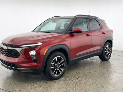 Used 2025 Chevrolet TrailBlazer LT image 3