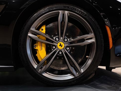 Used 2019 Ferrari GTC4Lusso AWD/4WD image 16