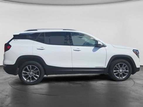 Used 2024 GMC Terrain SLT AWD/4WD image 12