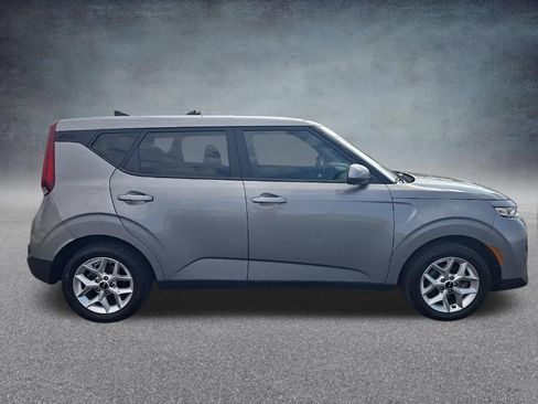 Used 2022 Kia Soul LX w/ Technology Package FWD image 2