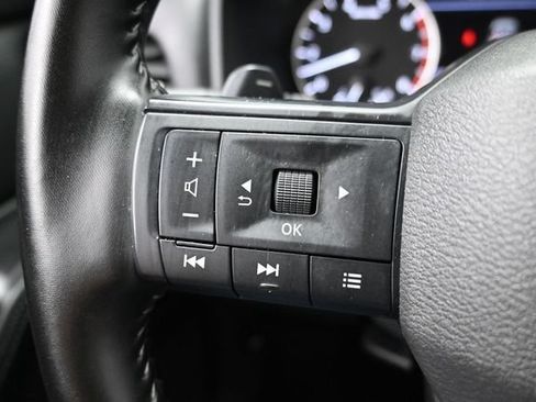 Used 2025 Nissan Rogue SV AWD/4WD image 27