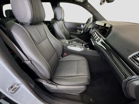 Used 2025 Mercedes-Benz GLS 580 4MATIC image 31