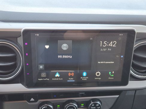 Used 2017 Toyota Tacoma SR5 w/ Tow Package image 16