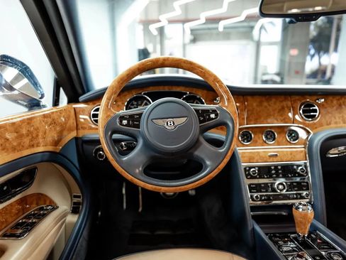 Used 2011 Bentley Mulsanne RWD image 13
