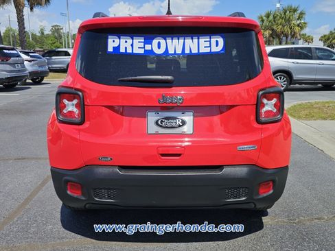 Used 2021 Jeep Renegade Latitude FWD image 4