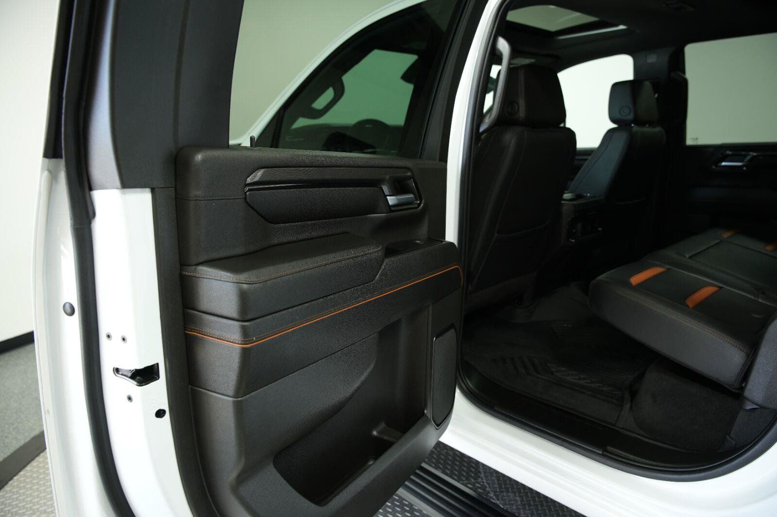 Used 2024 GMC Sierra 2500 AT4 w/ AT4 Premium Plus Package AWD/4WD image 32
