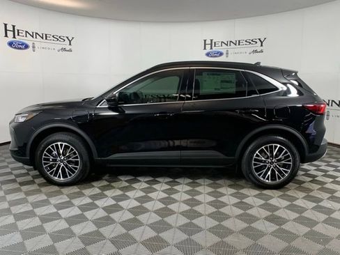 Used 2025 Ford Escape SE image 3