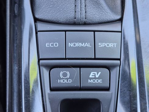 Certified 2025 Toyota Camry SE FWD image 32