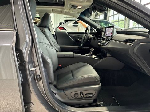 Used 2025 Lexus ES 350 w/ Premium Package FWD image 12