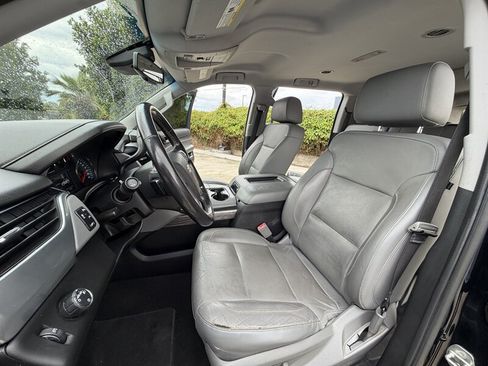 Used 2020 Chevrolet Suburban LT RWD image 9