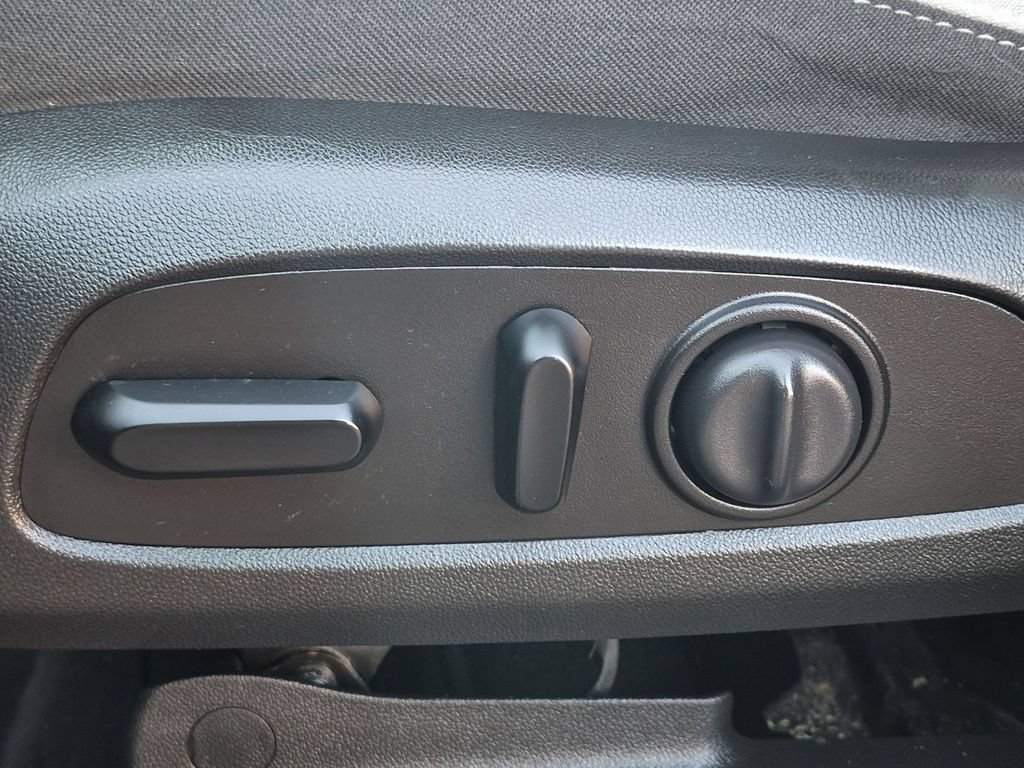 Used 2020 Chevrolet Equinox LS w/ LS Convenience Package FWD image 12