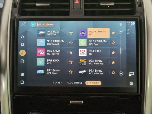 Certified 2025 Land Rover Discovery Dynamic SE image 22