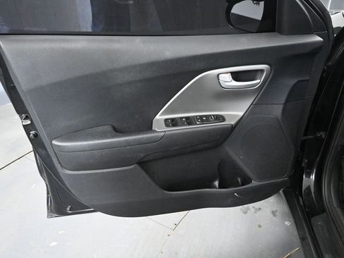 Used 2017 Kia Niro LX image 15