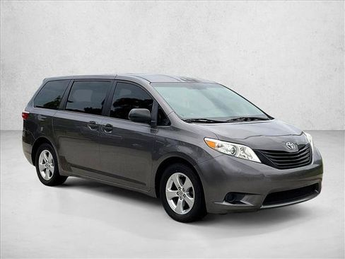 Used 2017 Toyota Sienna L FWD image 12