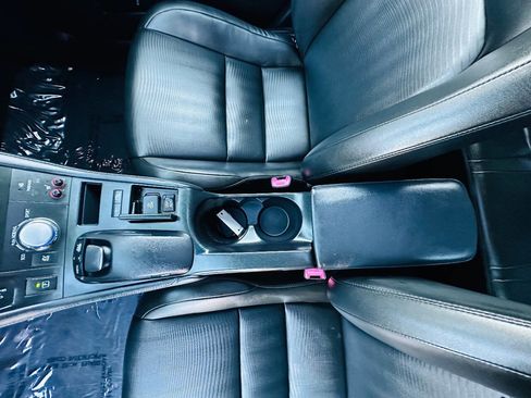 Used 2011 Lexus CT 200h Premium image 16