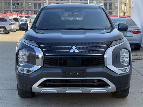 Used 2024 Mitsubishi Outlander SE image 8