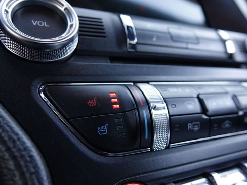 Used 2017 Ford Mustang Premium image 8