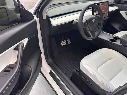 Used 2021 Tesla Model Y Performance image 9
