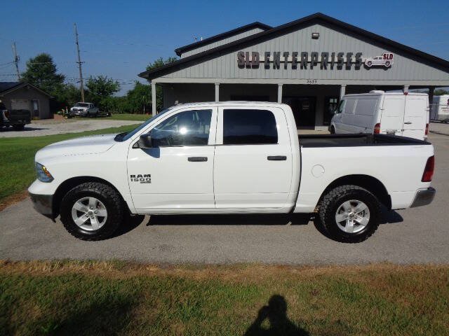 Used 2022 RAM 1500 Classic SLT w/ Electronics Group AWD/4WD image 2