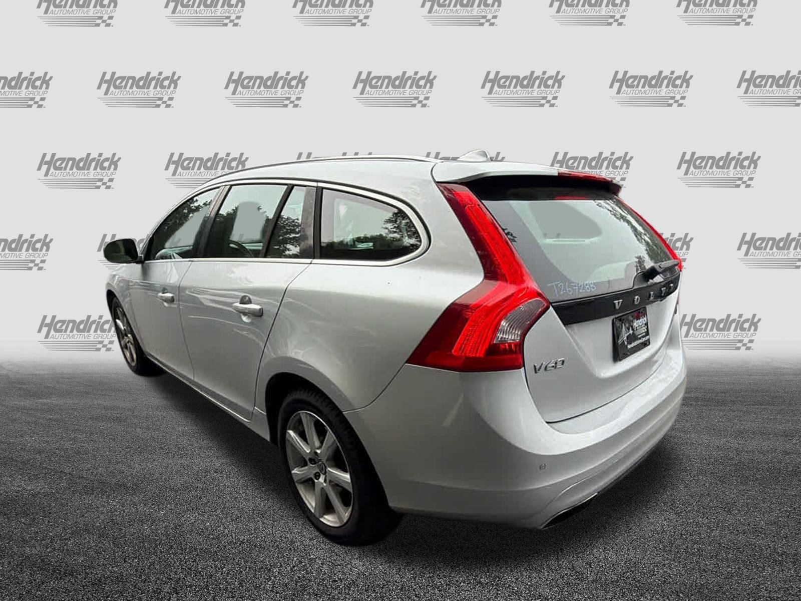 Used 2016 Volvo V60 T5 Platinum FWD image 11