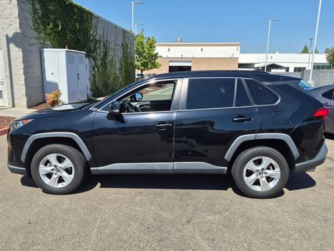 Used 2019 Toyota RAV4 XLE AWD/4WD image 8