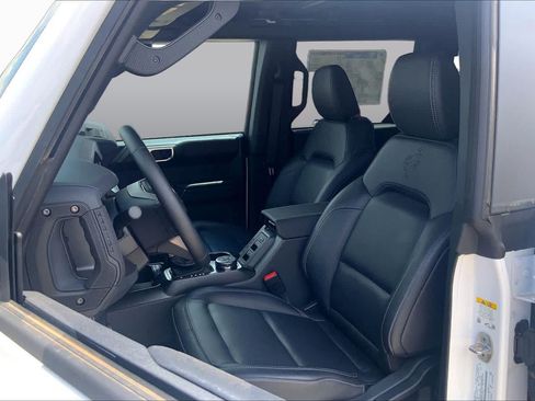 New 2026 Ford Bronco Badlands w/ Sasquatch Package AWD/4WD image 9