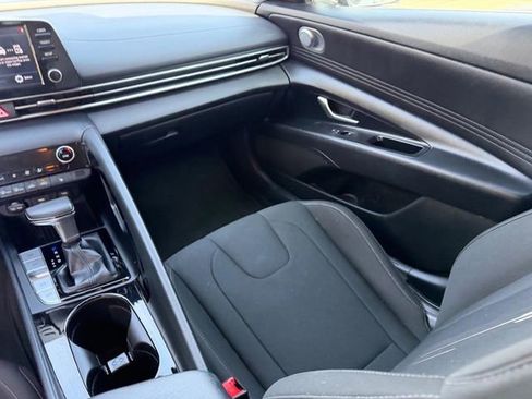 Used 2022 Hyundai Elantra SEL w/ Convenience Package image 15