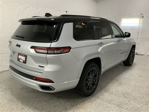 Used 2024 Jeep Grand Cherokee L Summit w/ High Altitude Package AWD/4WD image 6