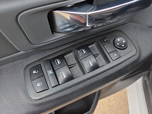 Used 2021 RAM 1500 Classic SLT image 13