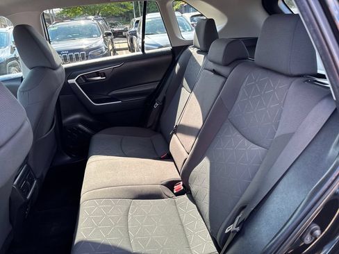 Used 2024 Toyota RAV4 XLE FWD image 35