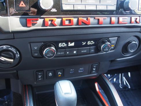 Used 2025 Nissan Frontier PRO-4X w/ Pro Convenience Package AWD/4WD image 25
