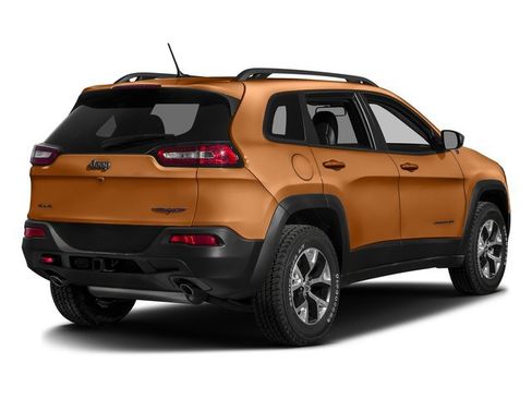 Used 2016 Jeep Cherokee Trailhawk w/ Comfort/Convenience Group AWD/4WD image 2