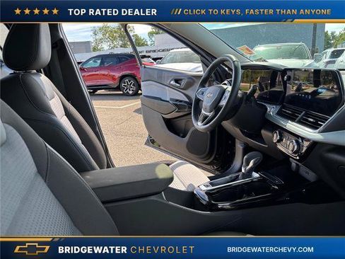 Used 2024 Chevrolet Trax LT w/ Driver Confidence Package FWD image 19