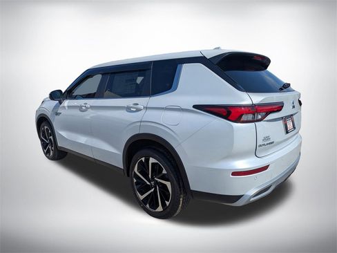 New 2025 Mitsubishi Outlander SE image 5