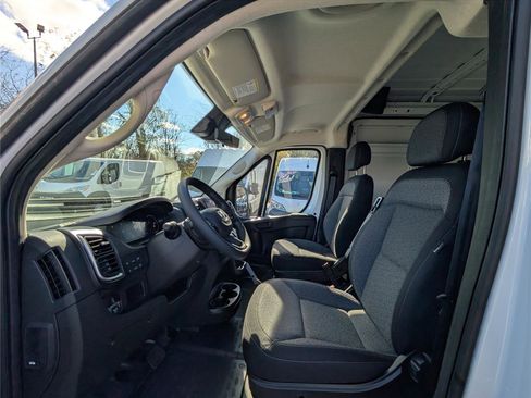 New 2026 RAM ProMaster 2500 w/ Quick Order Package 22G SLT image 11